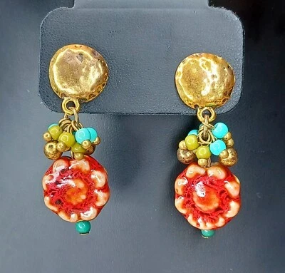 Bronze Tone Hammeted Top Metal and Ceramic Flower Beads POST EARRINGS  Foto 1 de 3