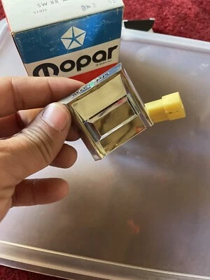 Interruptor amplificador trasero NOS MOPAR 1984 85 Chrysler Fifth Avenue/Volare 3747874 Foto 1 de 4