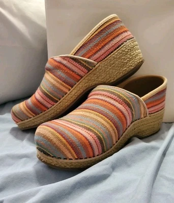 Zuecos veganos Dansko para mujer - talla 9 - ligeramente usados y en excelente estado Foto 1 de 4