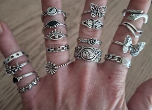 Lot de 17 Bagues plusieurs diamètre de 1.5 à 1.7 Cm, argenté. Neuf  - Picture 1 of 5