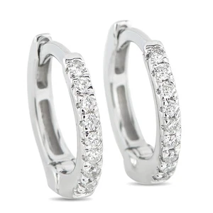 Pendientes tipo argolla Huggie de diamantes de 0,10 quilates de oro blanco de 14 quilates - Imagen 1 de 4