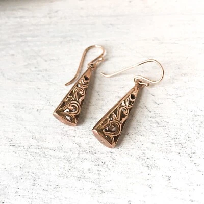 Pendientes colgantes triángulo filigrana oro rosa 9K 375, 1", 4,2 gramos en total Foto 1 de 4