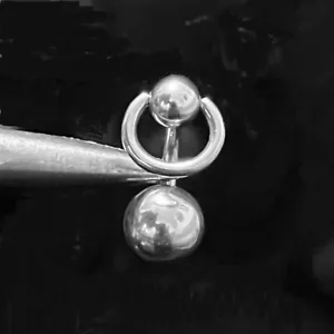 Piccolo anello schiavo reversibile in acciaio chirurgico 14 g 6 mm VCH bilanciere porta. - Foto 1 di 5