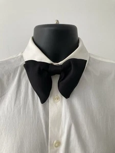 $290 Tom Ford Iconic Large Butterfly Black Grosgrain Silk Pre-Tied Bow Tie - Picture 1 of 2