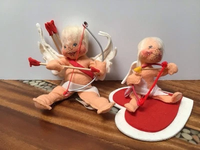 Annalee Valentine Cupids: 1999 3” Baby Cupido On Heart y 1983 6” Cupido con flechas Foto 1 de 4