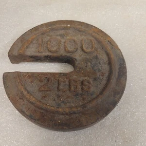 VINTAGE CAST IRON 1000 2 LBS PLATFORM SCALE WEIGHT 4 1/2" ROUND SLOTTED ~ 2 LBS - Picture 1 of 3