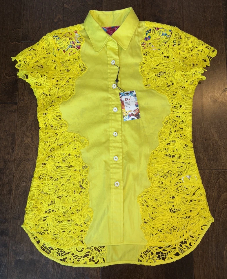 Top Robert Graham Nuevo con Etiquetas Amarillo Priscilla Encaje Abotonado Talla S Botones Margarita Foto 1 de 4