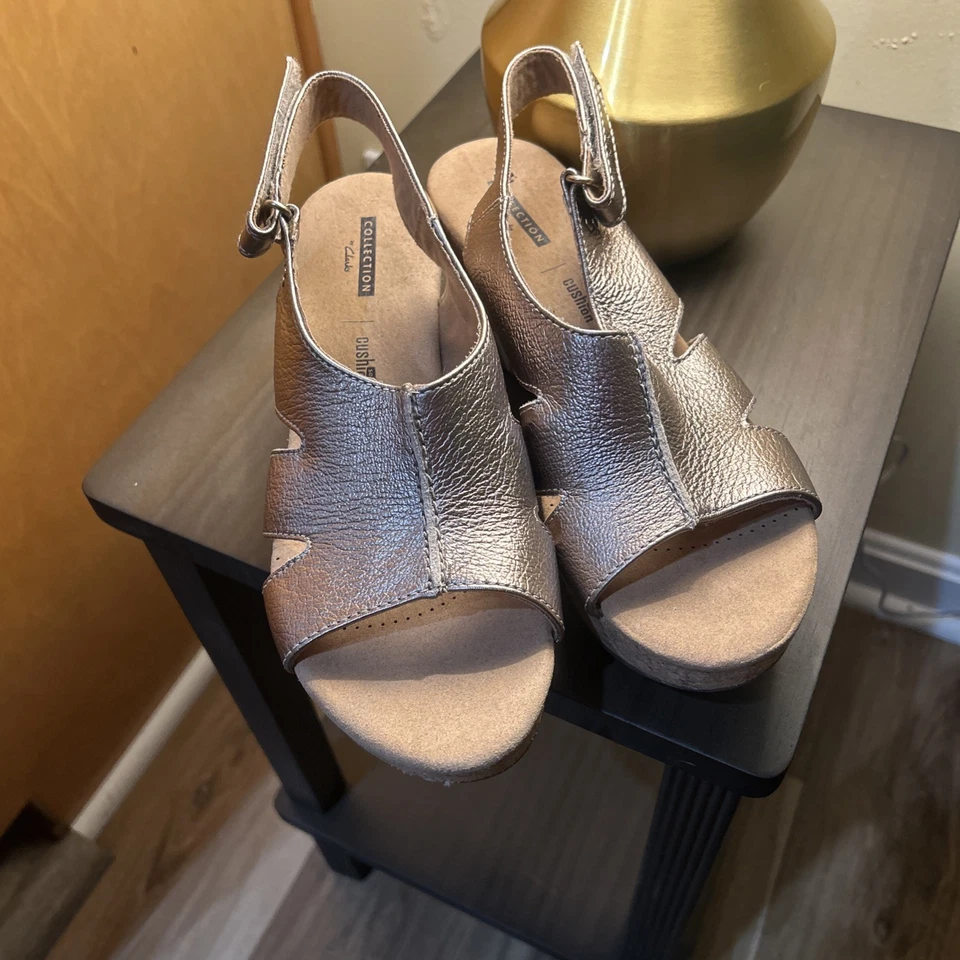 Sandalias de cuña Colección Clarks Bronce Dorado Metálico Annadel Bari Corcho Talla 9 Foto 1 de 4