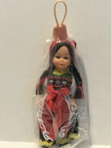 Muñecas vintage años 60 de todo el mundo ALEMANIA ojos dormidos hechas en Hong Kong - Imagen 1 de 3