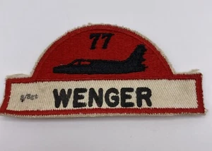 "Parche de etiqueta con nombre del 77º Escuadrón de Caza F-100 Fighter Jet RAF InglaterraUSAF 4x2"" de 1950" - Imagen 1 de 3