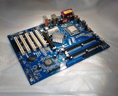 ASRock 775V88+ [REV 1.01] + cpu+ 1GB RAM  [socket LGA-775] motherboard - Bild 1 von 4