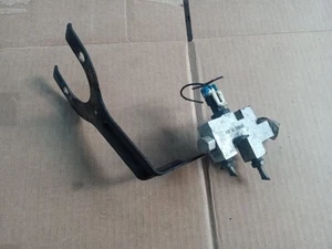 2004 2005 chevrolet suburban tahoe Brake Proportioning Valve Bracket OEM - Picture 1 of 10