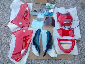 TO-R2985 - KIT CARENENATURA SUZUKI BANDIT GSF400 ROSSO - 99999-R1002-400 - Foto 1 di 24