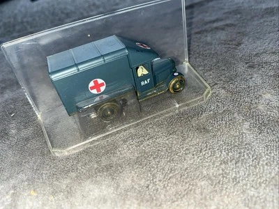Corgi - Morris Ambulance Van  - Military model, great condition just worn a bit  - Image 1 of 4