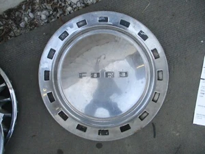 1952 Ford Car Wheel Cover - Picture 1 of 3