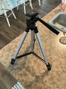 46 Inch Professional Camera/Video Tripod Stand for DSLR Cameras/Camcorders Nice! - Picture 1 of 7