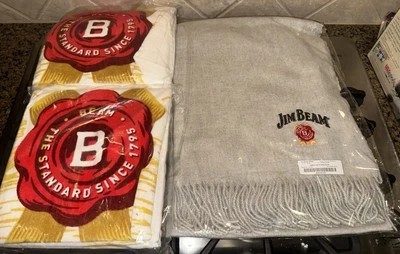 (Nuevo) Bufanda de vacaciones Jim Beam gris whisky y (2) toallas de playa Jim Beam en plástico Foto 1 de 4