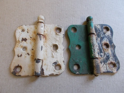 VINTAGE PAIR DOOR HINGES FARM HOUSE CABIN CHIPPY PAINT GREEN WHITE ORNATE Cover