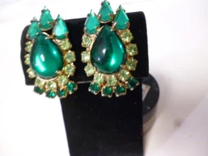 VINTAGE JULIANA GREEN JEWELS INDIA EARRINGS CLIP - Picture 1 of 10