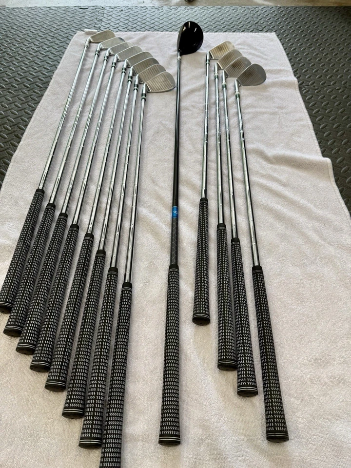 Tacos de golfe Hogan - 3i-E Apex Edge ferros, 3i Apex CFT, cunhas equalizadoras, 3 madeira - Imagem 1 de 4