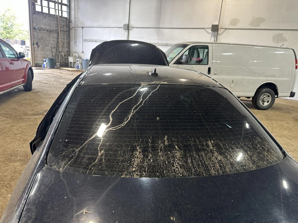 Used Rear Back Glass fits: 2016 Volkswagen Jetta Sdn exc. City Rear Grade A Foto 1 de 4