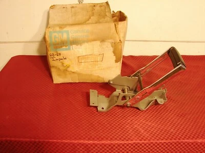 68 69 70 CHEVROLET IMPALA CAPRICE NOS AUTOMATIC CONSOLE FLOOR SHIFTER GM 3954623 - Image 1 of 4