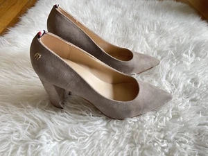 Tommy Hilfiger Women's Size 7 Taupe Abilene Pump Career Preowned - Picture 1 of 12