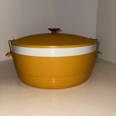 Vintage Sunfrost Therm-o-ware USA Harvest Gold Lidded Insulated Bowl Set 2Q MCM - Image 1 of 4