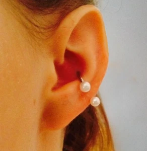 14g 5/8" Surgical Steel CONCH Horseshoe with 6mm Classic White PEARL Balls. - Bild 1 von 9