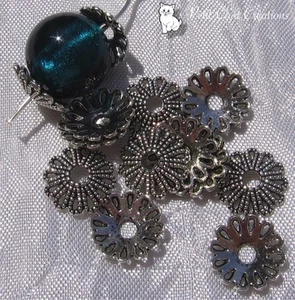 S28 -LOT 12 COUPELLES INTERCALAIRES FLEURS PERLES EN METAL ARGENTE 12MM TROU 2MM - Picture 1 of 1