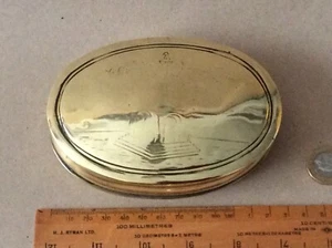 OVALE TISCH-SCHNUPFTABAKDOSE/TABAKDOSE AUS MESSING MIT GRAVUR. NIEDERLÄNDISCH FRÜHES 19. JAHRHUNDERT - Bild 1 von 8