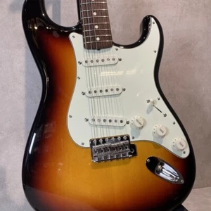 USED Fender Traditional 60S Stratocaster 2017 Electric Guitar ST Free Shipping - Picture 1 of 7