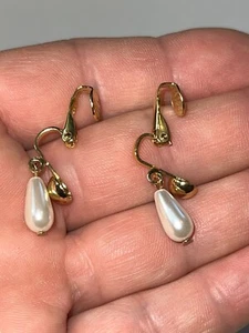 Vintage Gold Tone Faux Pearl Clip on Earrings 3/4" Long - Picture 1 of 5