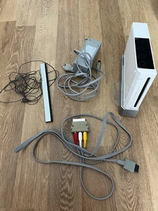 Nintendo Wii Sports Spielekonsole - Weiß - Zubehörpaket -gebraucht - Bild 1 von 18