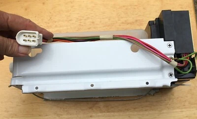 Conjunto de máquina de hielo refrigerador Kenmore 4389195 para reparación o piezas no funciona Foto 1 de 4