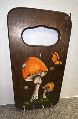 De colección Pintado a Mano Setas/Mariposa Madera Decoración de Pared/Llave/Soporte para Joyas Firmado Foto 1 de 4