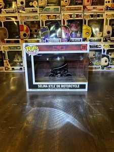 Funko Pop! Fahrten: DC Universe - Selina Kyle auf Motorrad #281 - Bild 1 von 5