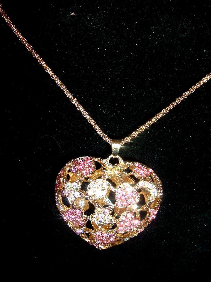 Betsey Johnson HERMOSO COLLAR COLGANTE DORADO ESTRELLA LUNA CORAZÓN ABIERTO Cristal Foto 1 de 4