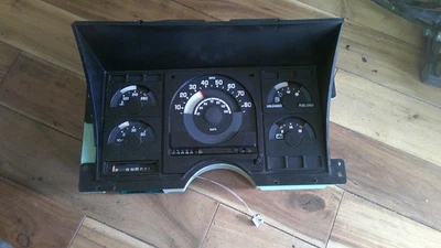 Cuadro de instrumentos C1500 C2500 K1500 K2500 1988-1990 transmisión automática 236 k millas Foto 1 de 3
