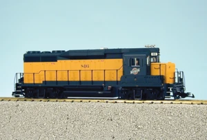 USA Trains G Scale R22460 C&NW North Western GREEN/YELLOW GP30 Locomotive GP-30 - Picture 1 of 2