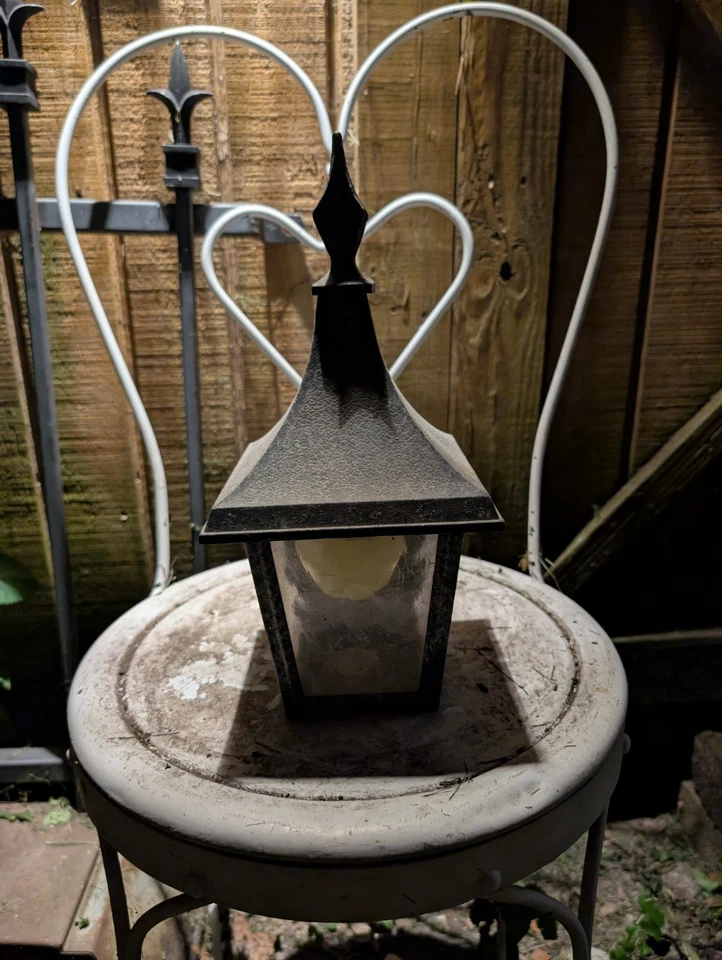 Chapéu de bruxa vintage Tudor varanda luz livro de histórias casa de campo - Imagem 1 de 4