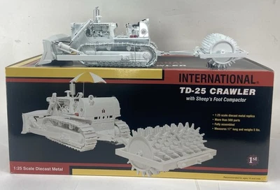 First Gear International TD-25 Crawler With Sheep's Foot Compactor 1/25 Scale - Image 1 of 4