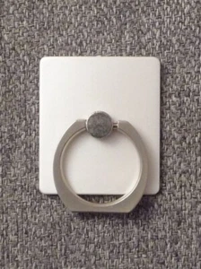 đŒ Bijou de TĂ©lĂ©phone/Ipad avec Support Rotatif- Bague CarrĂ© Blanc+ArgentĂ©- Neuf - Photo 1 sur 8