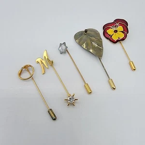 5 Stück Stecknadeln Set Buchstabe M Stern Blatt Blume goldfarben - Bild 1 von 10