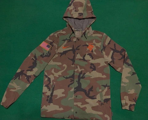 New! Mens NIKE OKLAHOMA STATE COWBOYS TEAM-ISSUE ON-FIELD MILITARY CAMO JACKET Cover