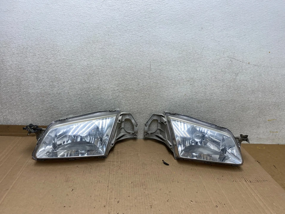 Комплект оригинальных боковых фар левая + правая для Mazda Protege 1999–2000 годов выпуска U7192 DG - Изображение 1 из 4