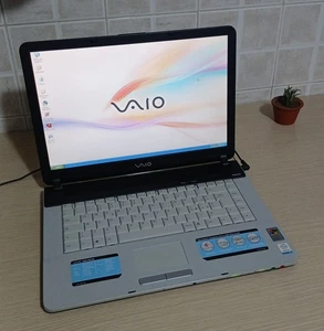 Notebook Sony VGN-FS215E con Windows XP (Intel Pentium M)(2GB DDR)(100GB)(15.4') - Foto 1 di 17
