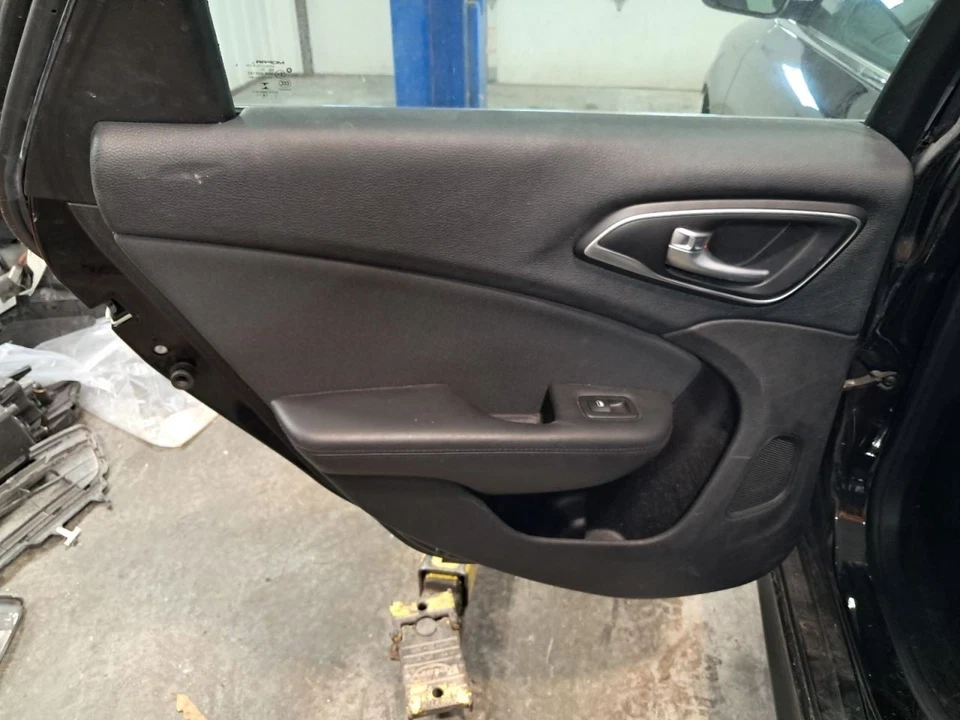 2015 Chrysler 200 Left Rear Door Panel Trim Black Used 414146 - Изображение 1 из 4