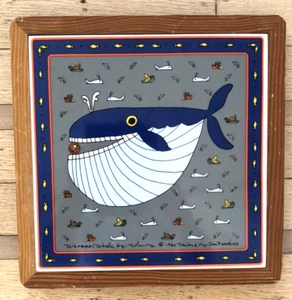 Vintage 1982 Taylor & NG "Whopper Whale" von Win Ng gerahmte Kunstfliese oder Untersetzer - Bild 1 von 5