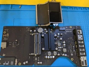 Apple iMac A1418 21.5' 2017 Logic Board With i5 2.30 GHz 820-01069-B + VAT inc, - Afbeelding 1 van 6
